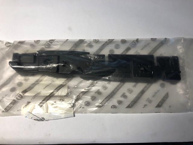 Правое крепление переднего бампера Fiat/Alfa/Lancia 52054126 цена, от 16.47 USD