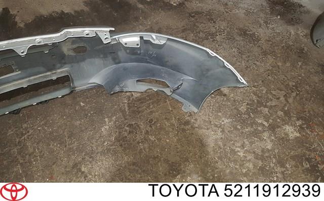 Передний бампер 5211912939 Toyota