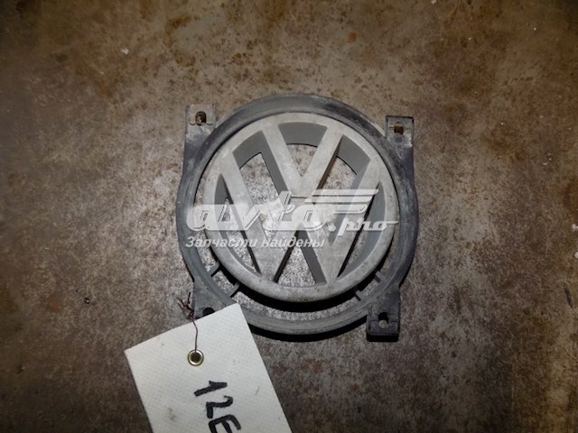Фирменный значек на багажник на Volkswagen Passat B3, B4 3A5, 351, 315