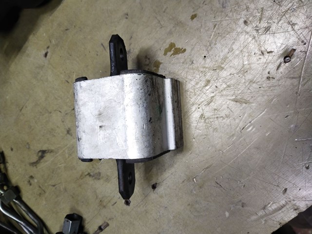 A6392420013 Mercedes Опора КПП