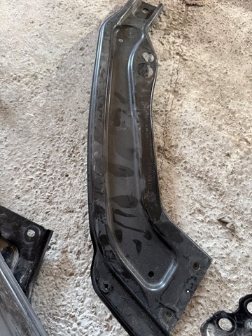Soporte de radiador derecha 561805932C VAG