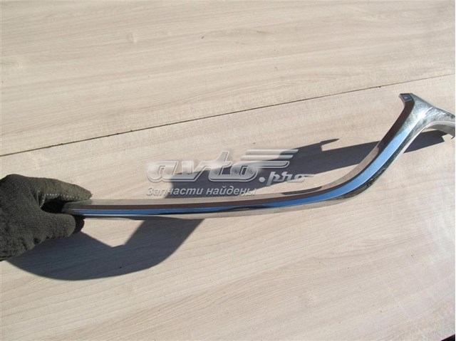 Moldura de rejilla de radiador izquierda G46L507K1 MAZDA
