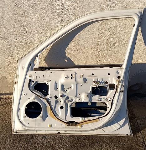 Compre 6700133060 Toyota Porta dianteira direita