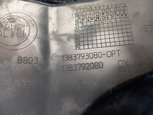 Подкрылок передний правый PCT11047AR Signeda
