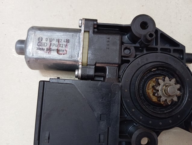 Motor eléctrico, elevalunas, puerta delantera derecha 807300004R RENAULT