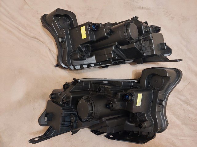 Правая фара 92102R5020 Hyundai/Kia