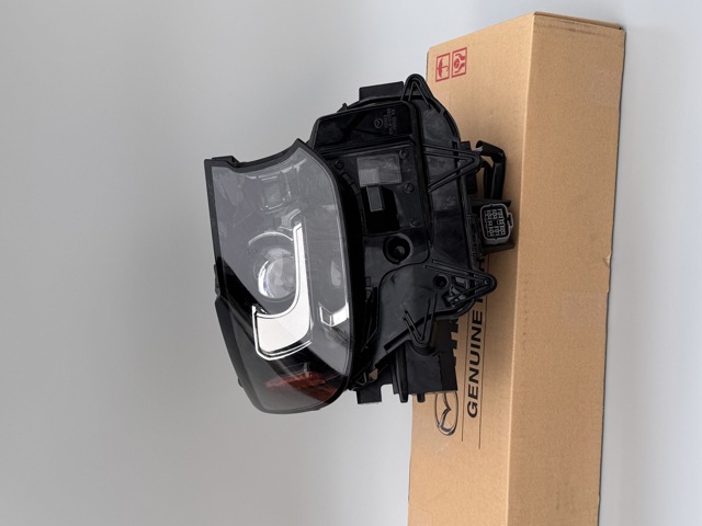 Фара правая Mazda KR9D51030A