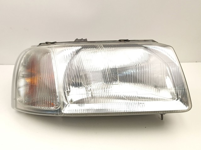 Фара правая Land Rover XBC000300