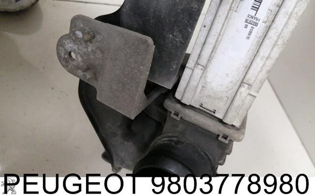 Soporte de radiador de intercooler izquierdo 9803778980 PEUGEOT