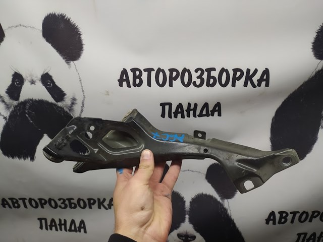 Кронштейн кріплення крила переднього лівого, передній 4G0821135A VAG