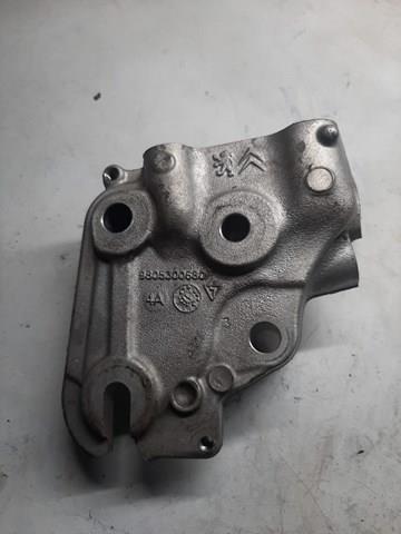Кронштейн подушки (опоры) двигателя, левой Peugeot/Citroen 9805300680