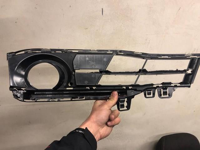 Решетка бампера переднего правая 51117396888 BMW