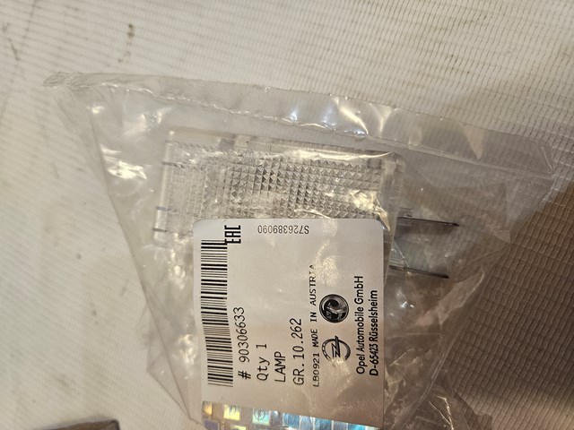 Luz de la guantera 90306633 GM