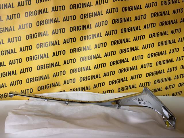 Молдинг бампера переднего правый Mazda D10J507J0C