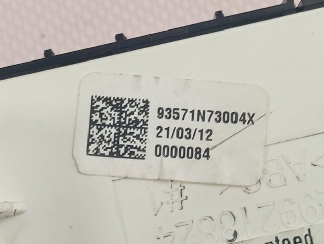 Кнопка включения мотора стеклоподъемника передняя левая 93571N73004X Hyundai/Kia
