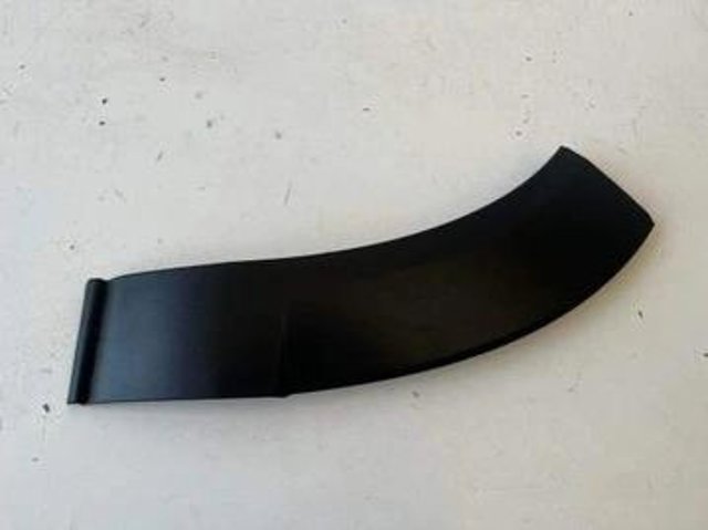 Накладка бампера переднего правая DFR551W71D Mazda