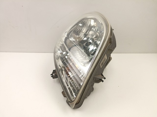 Фара правая Nissan/Infiniti 8200236591