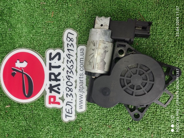 Motor eléctrico, elevalunas, puerta trasera izquierda G22C5858XF MAZDA