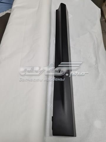 Moldura inferior de la puerta trasera derecha 828705NA0A NISSAN