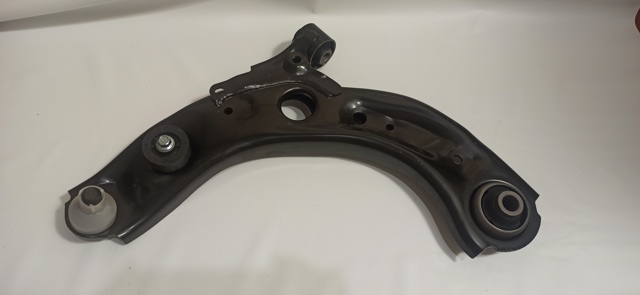 Левый рычаг передней нижней подвески Mazda DGH934350A цена, от 56.43 USD