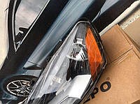 Левая фара ZVW11G5UL Signeda