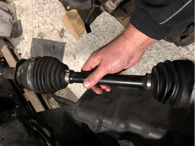 Левая полуось FTH72560X Mazda