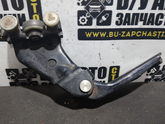 Guía rodillo, puerta corrediza, derecho central trasero 2K0843336A VAG