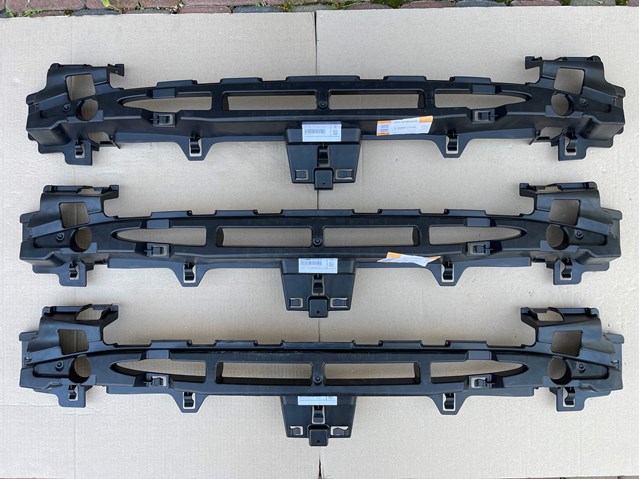 Кронштейн бампера заднего центральный 51127306903 BMW