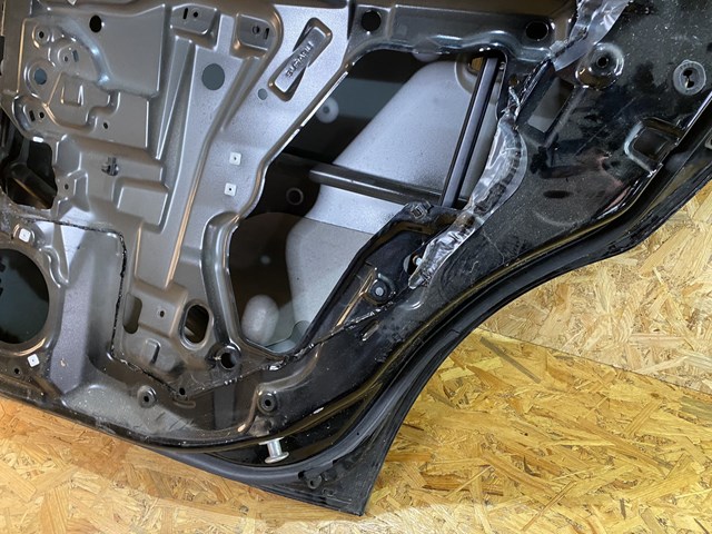 Дверь задняя правая 60409AJ1059P Subaru