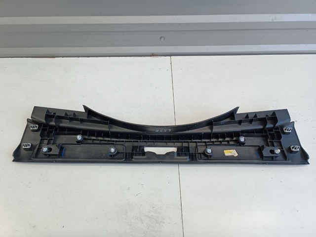Облицовка задней панели багажника LR061563 Land Rover