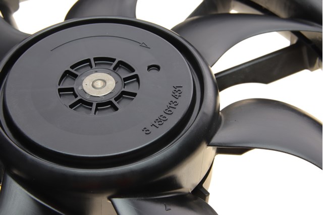 Диффузор радиатора охлаждения, в сборе с мотором и крыльчаткой Bosch 0130308549