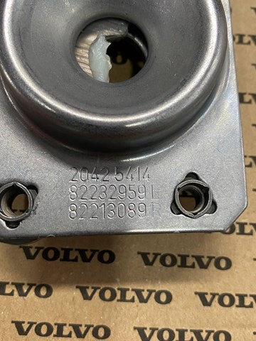 20425414 Volvo Запор капота (замок и привод замка капота)