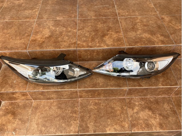 Правая фара 921023U111 Hyundai/Kia
