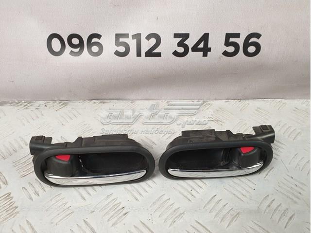 C27359330A02 Mazda maçaneta interna esquerda da porta traseira