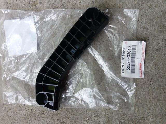Soporte de paragolpes delantero exterior derecho 5253533040 TOYOTA