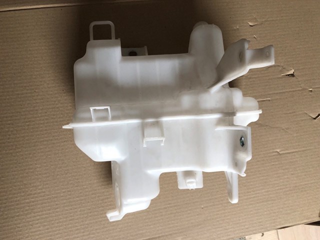 Бачок омывателя GHR167480 Mazda