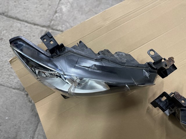 Правая фара GHR451030 Mazda