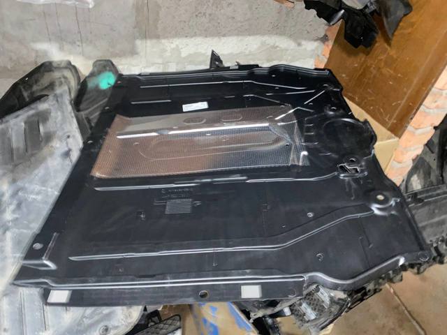 Защита двигателя A2475200900 Mercedes