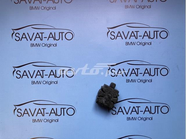 Кронштейн/подушка кріплення радіатора, верхній лівий 17117553480 BMW