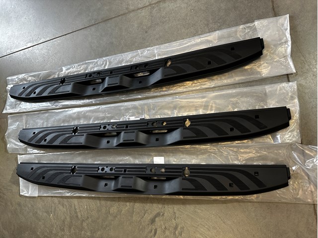 9106862600 Mercedes Накладка перегородки