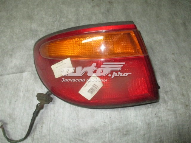 T04351160A Mazda lanterna traseira esquerda externa