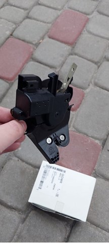 Купить Замок багажника Мазда 3  BL