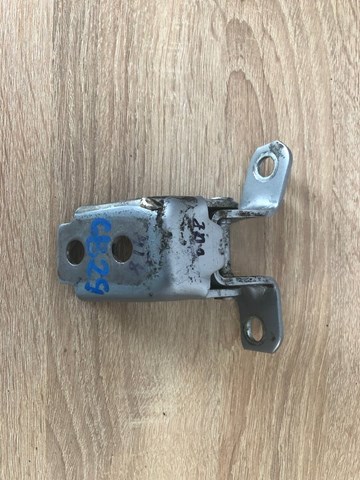 Петля двери задней левой KB7W73240 Mazda