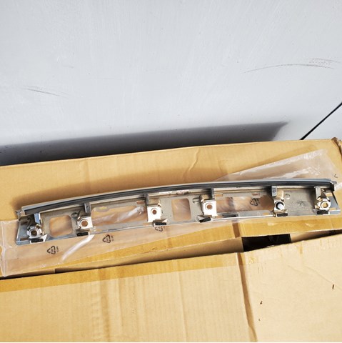 Moldura de tapa del maletero 7680102K30 TOYOTA