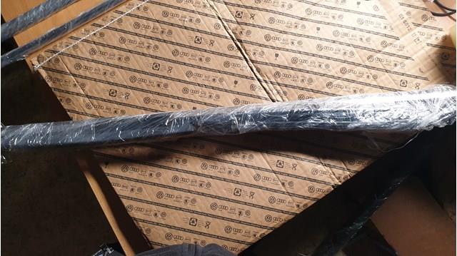 Купить 5NN839432CVNH VAG Направляющая стекла рамки двери задней правой