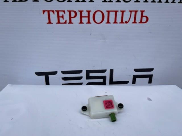 109330600E Tesla 
