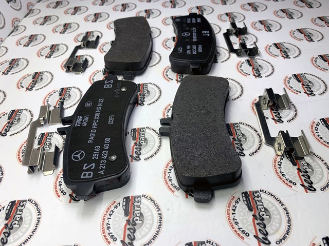 A0004203304 Mercedes Колодки тормозные дисковые комплект