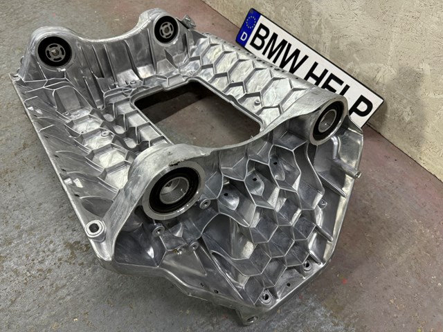 Балка крепления двигателя A2433451800 Mercedes