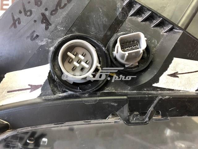 Правая фара KB8B51031K Mazda