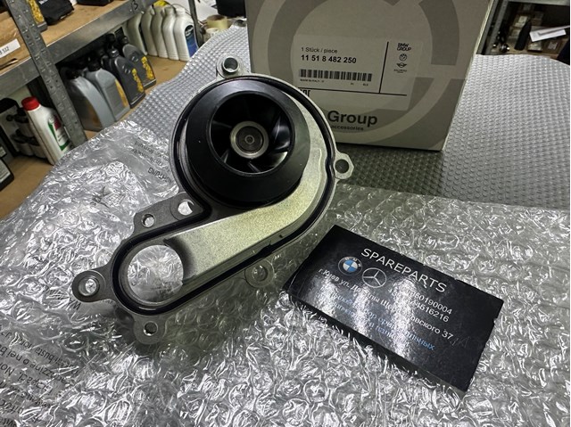 11518482250 BMW Насос водяной